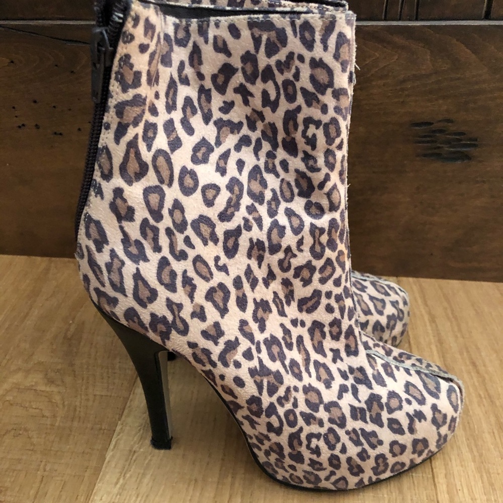 Charles Albert high heel boots